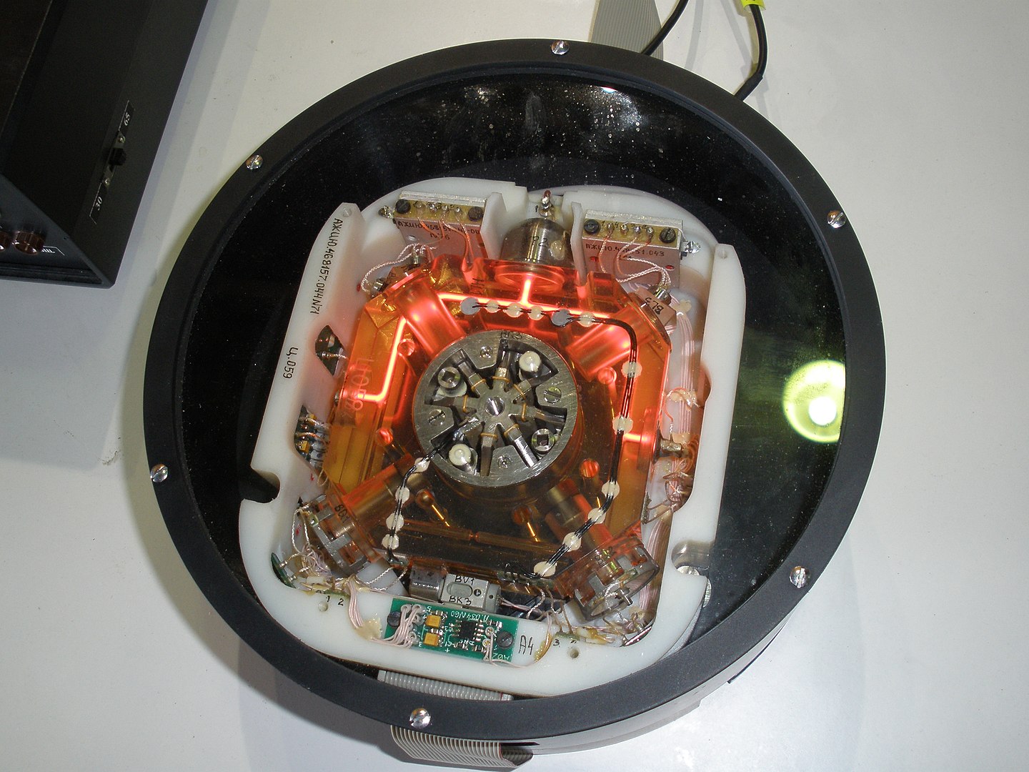 Ring-laser gyroscope showing 15°/hr rotation.